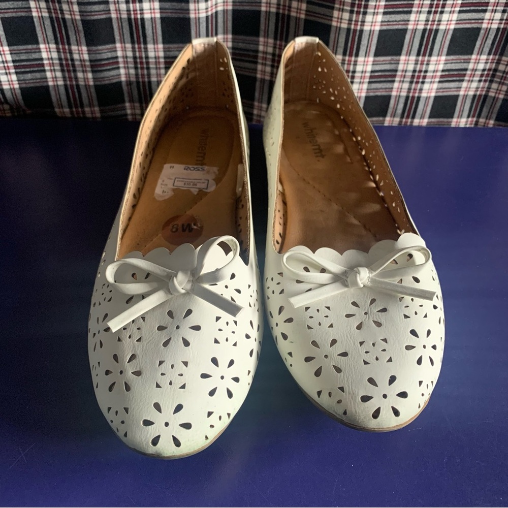 Women’s white flat shoes